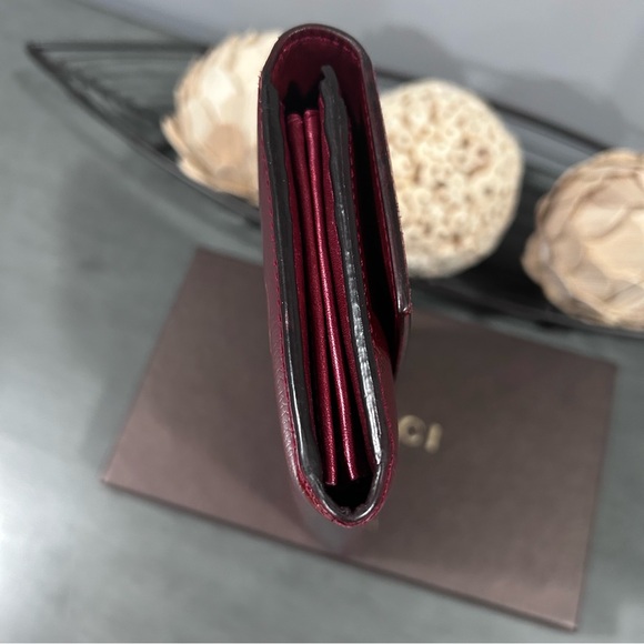 Gucci Red Wallet with Gold Heart Detail - Picture 6 of 11